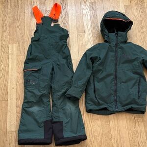 Helly Hansen jr traverse jacket & pants size 8